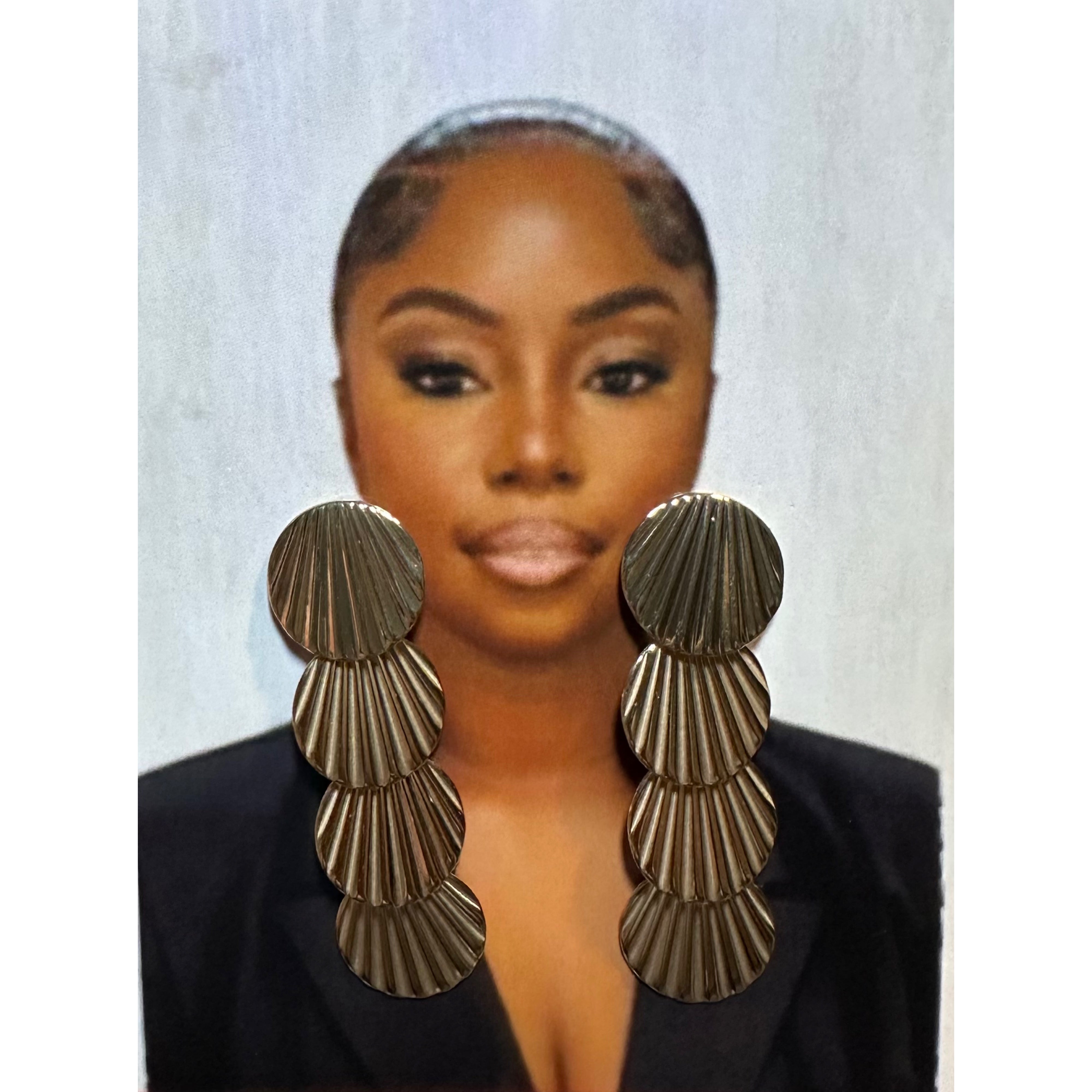 The Scallop Chain Drops