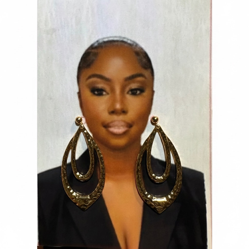 The Cleopatra Knot Drops